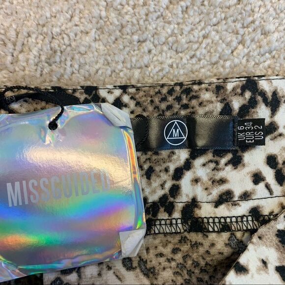 Missguided NWT Brown Tan Snake Print Pleated Mini Skirt size 2 - Picture 10 of 16
